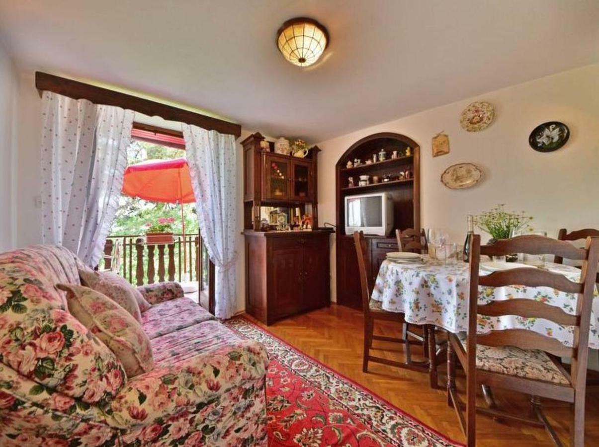 Comfy And Warm Ap With Balcony Surrounded With Beautiful Nature Lovran Exterior foto