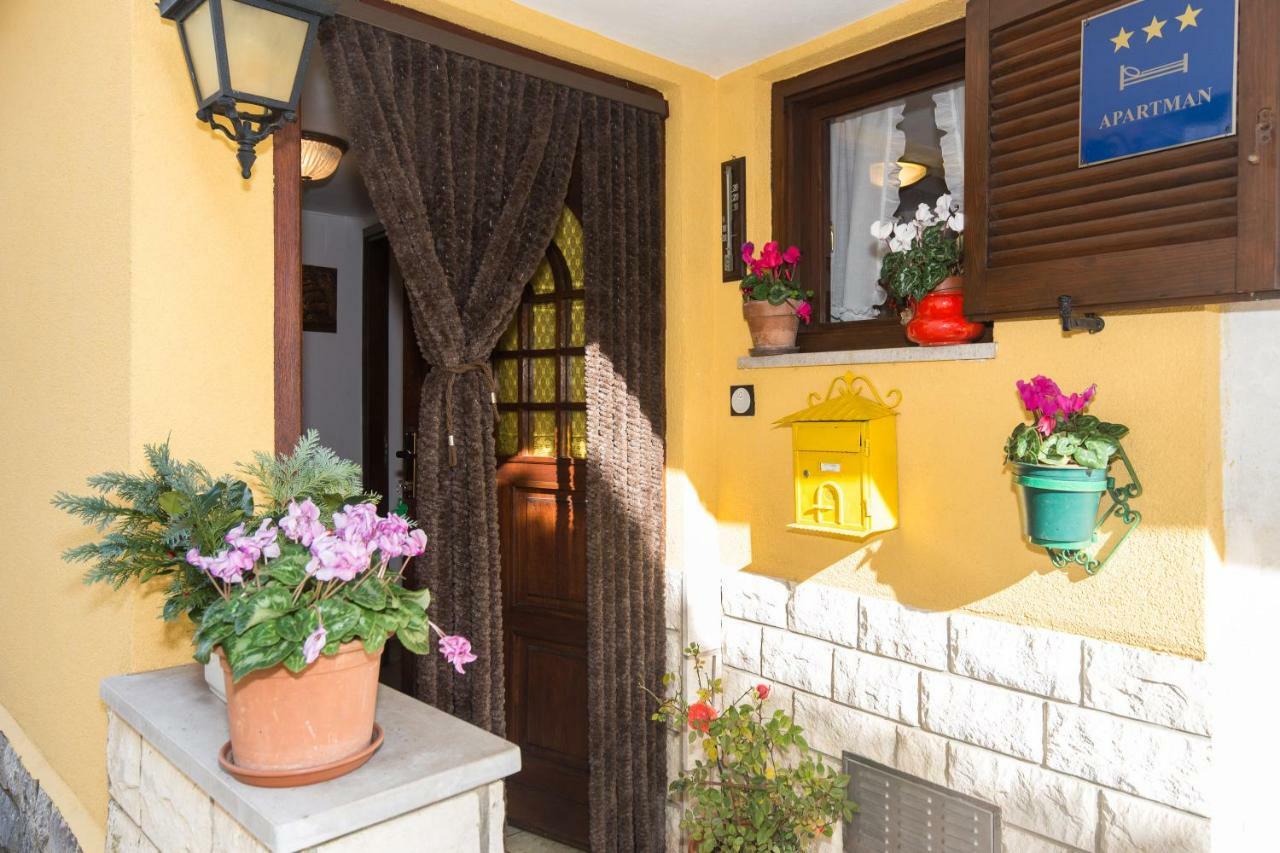 Comfy And Warm Ap With Balcony Surrounded With Beautiful Nature Lovran Exterior foto